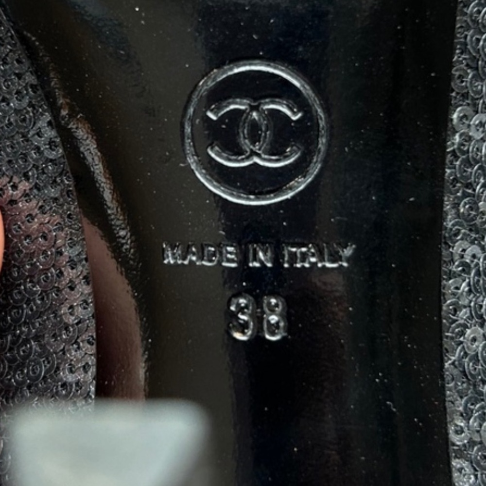 CHANEL Black Sequin Sparkle CC Pumps | 38 - Picture 7 of 10